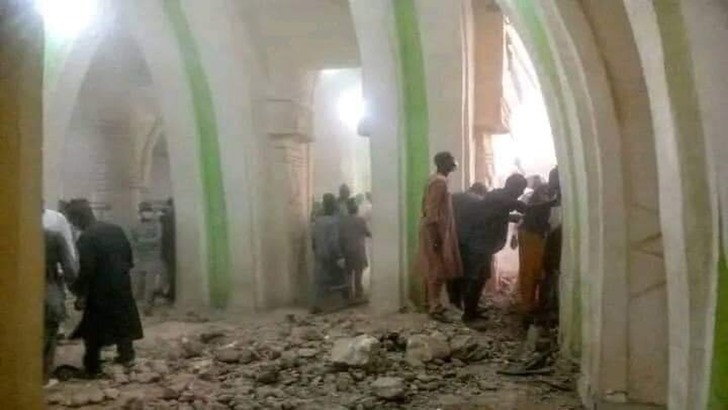 মসজিদের ছাদধসে ৭জনের মৃত্যু