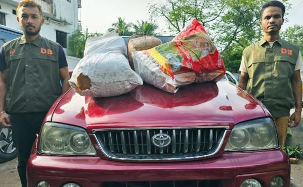 কুমিল্লায় ৩২ কেজি গাঁজা ও ১টি জিপ গাড়ী উদ্ধার