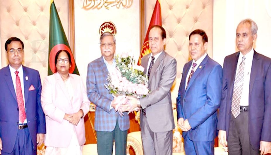 রাষ্ট্রপতি সঙ্গে সৌজন্য সাক্ষাত করেছেন ইসি
