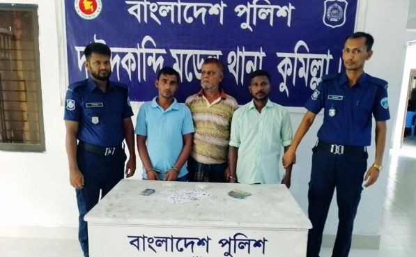 কুমিল্লায় ৩ জুয়াড়ীকে গ্রেফতার করেছে পুলিশ
