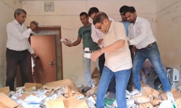 হাসপাতালের বাথরুমে সরকারি ওষুধ, স্বাস্থ্য কর্মকর্তার ক্লিনিক সিলগালা