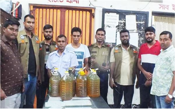 ট্রেনের তেল চুরি,আটক ২