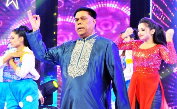 ৬টি সিনেমা বানাবেন ড. মাহফুজুর রহমান
