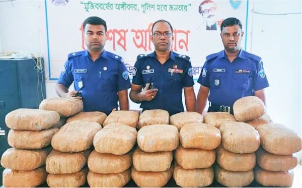 কুমিল্লায় পুলিশের অভিযানে ৯০ কেজি গাঁজা উদ্ধার
