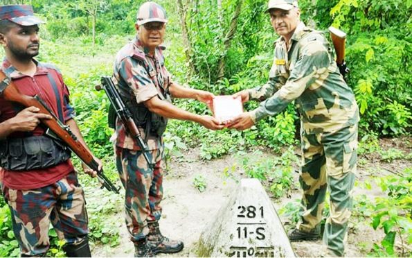 ঈদের শুভেচ্ছা বিনিময় করেছে বিজিবি-বিএসএফ